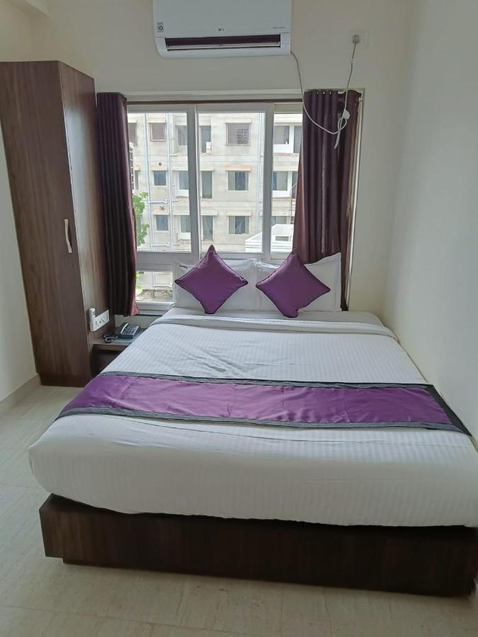 Sheldon Inn Kolkata Bagian luar foto