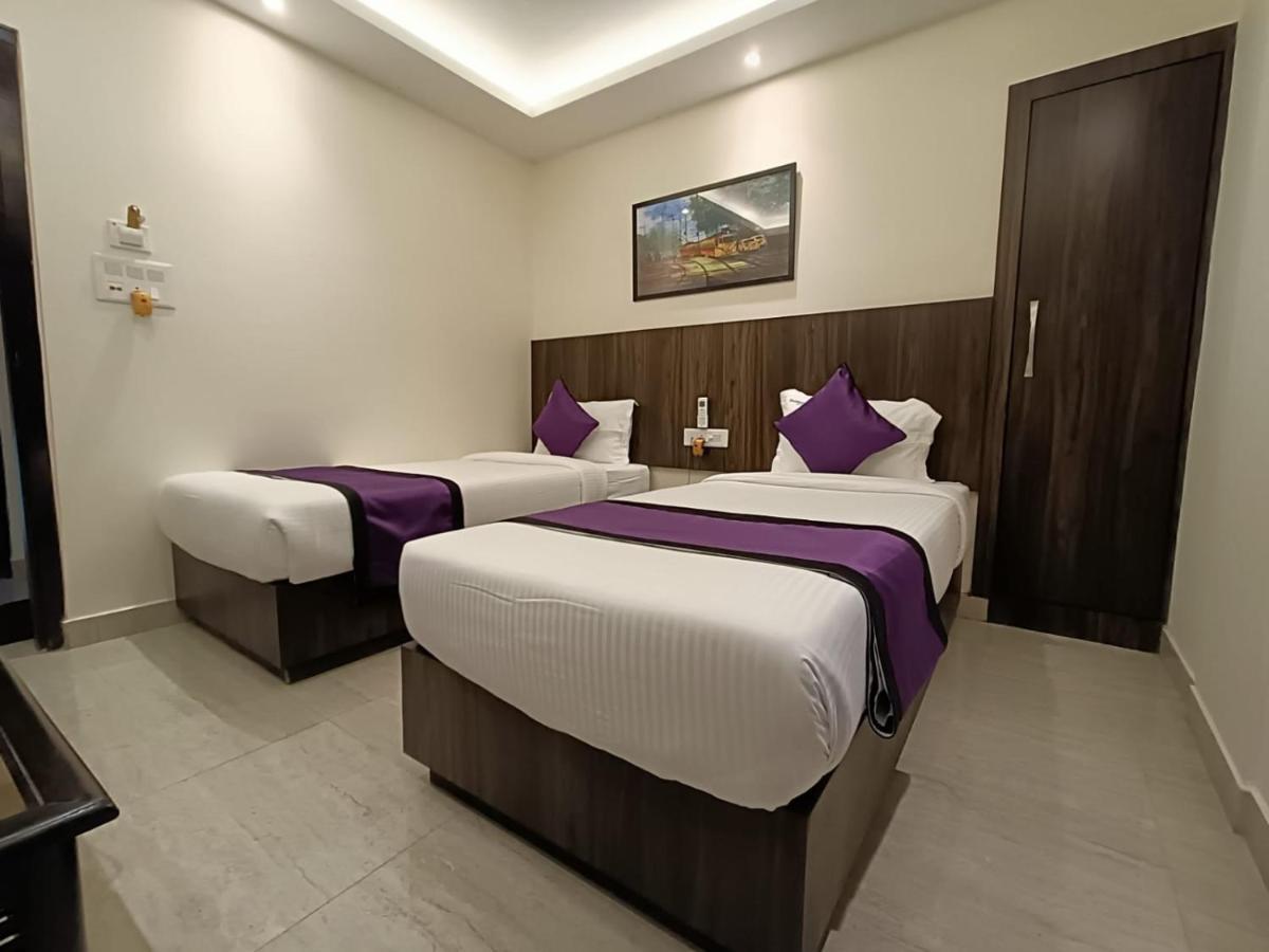 Sheldon Inn Kolkata Bagian luar foto