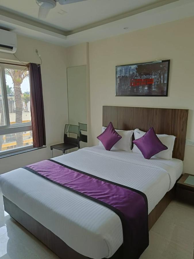 Sheldon Inn Kolkata Bagian luar foto