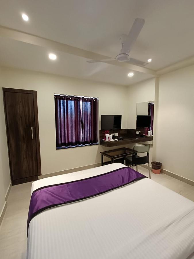 Sheldon Inn Kolkata Bagian luar foto