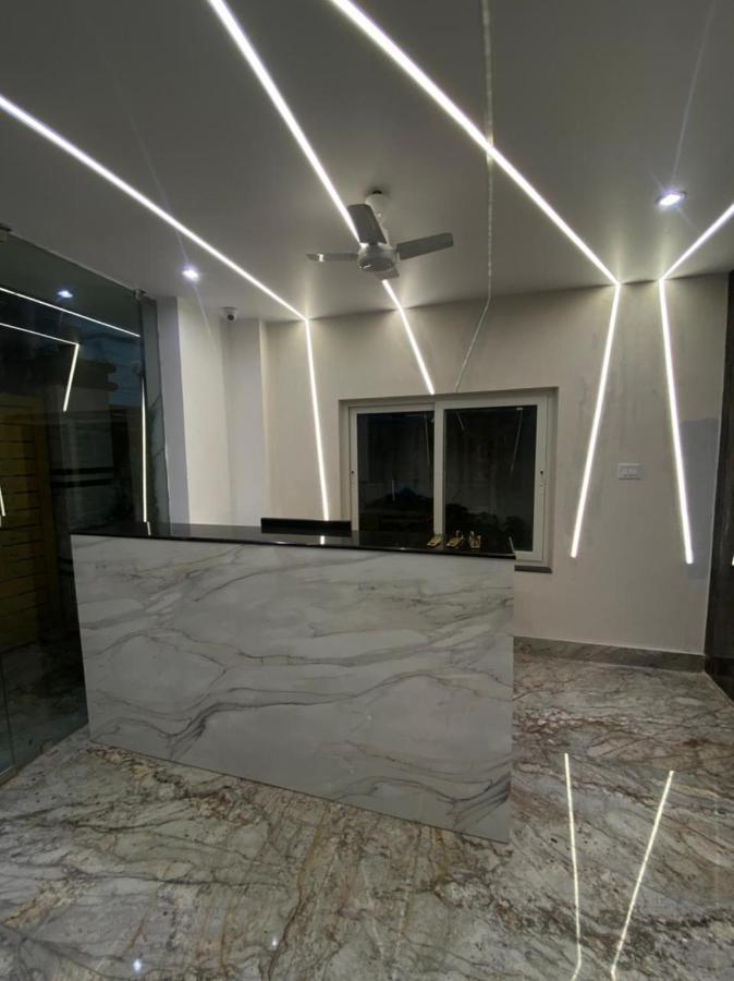 Sheldon Inn Kolkata Bagian luar foto
