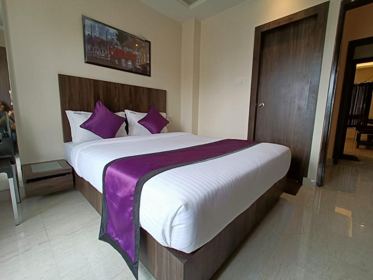 Sheldon Inn Kolkata Bagian luar foto