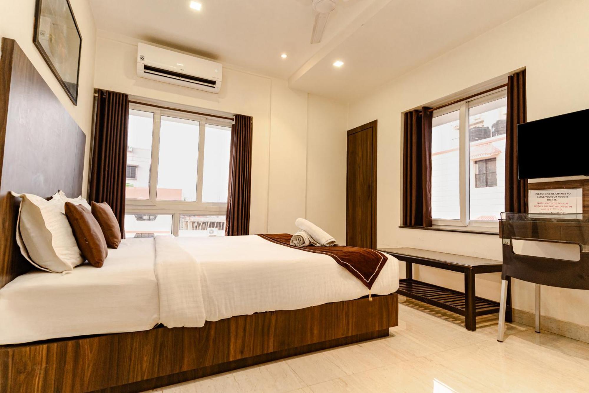 Sheldon Inn Kolkata Bagian luar foto