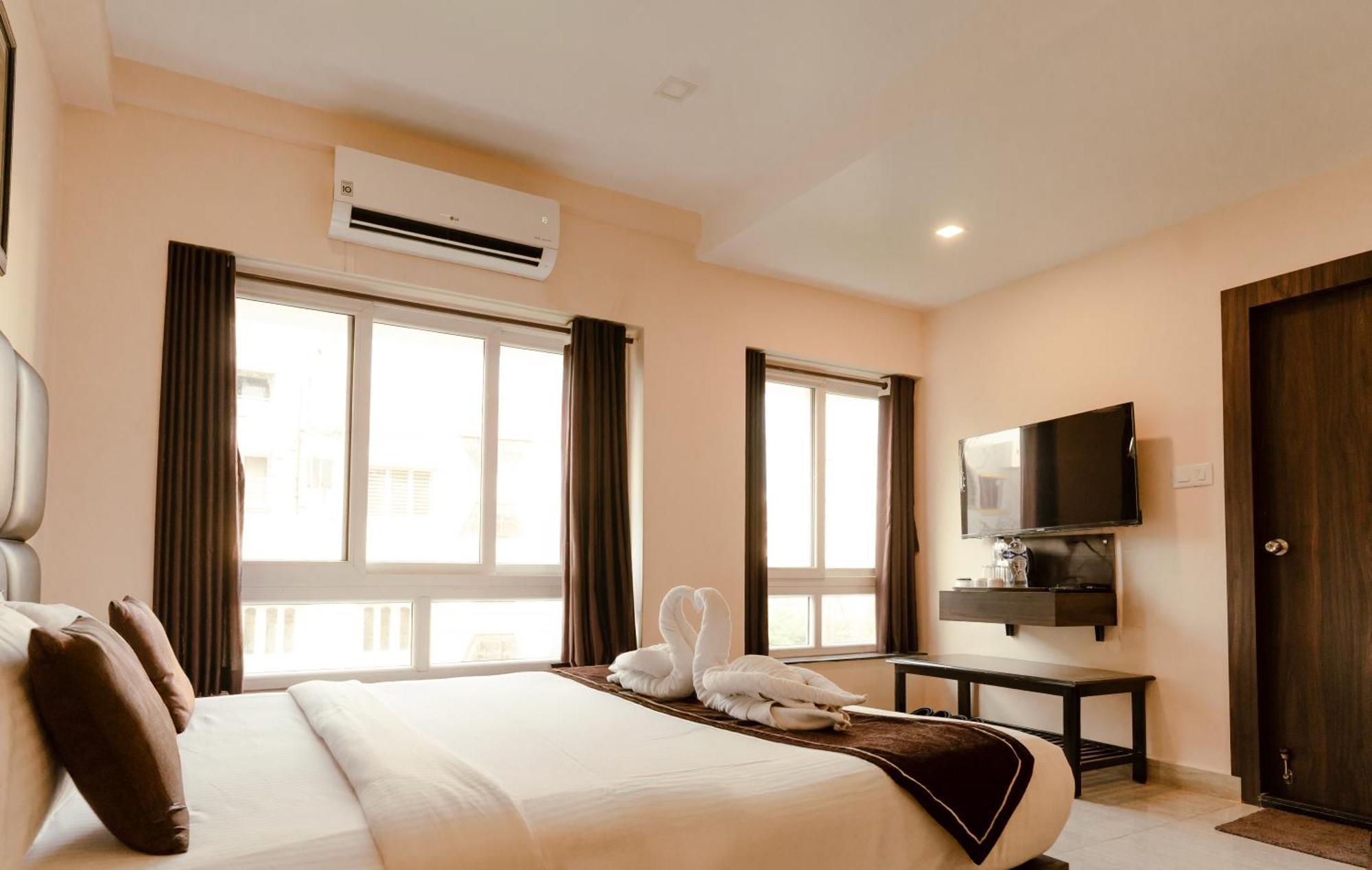 Sheldon Inn Kolkata Bagian luar foto