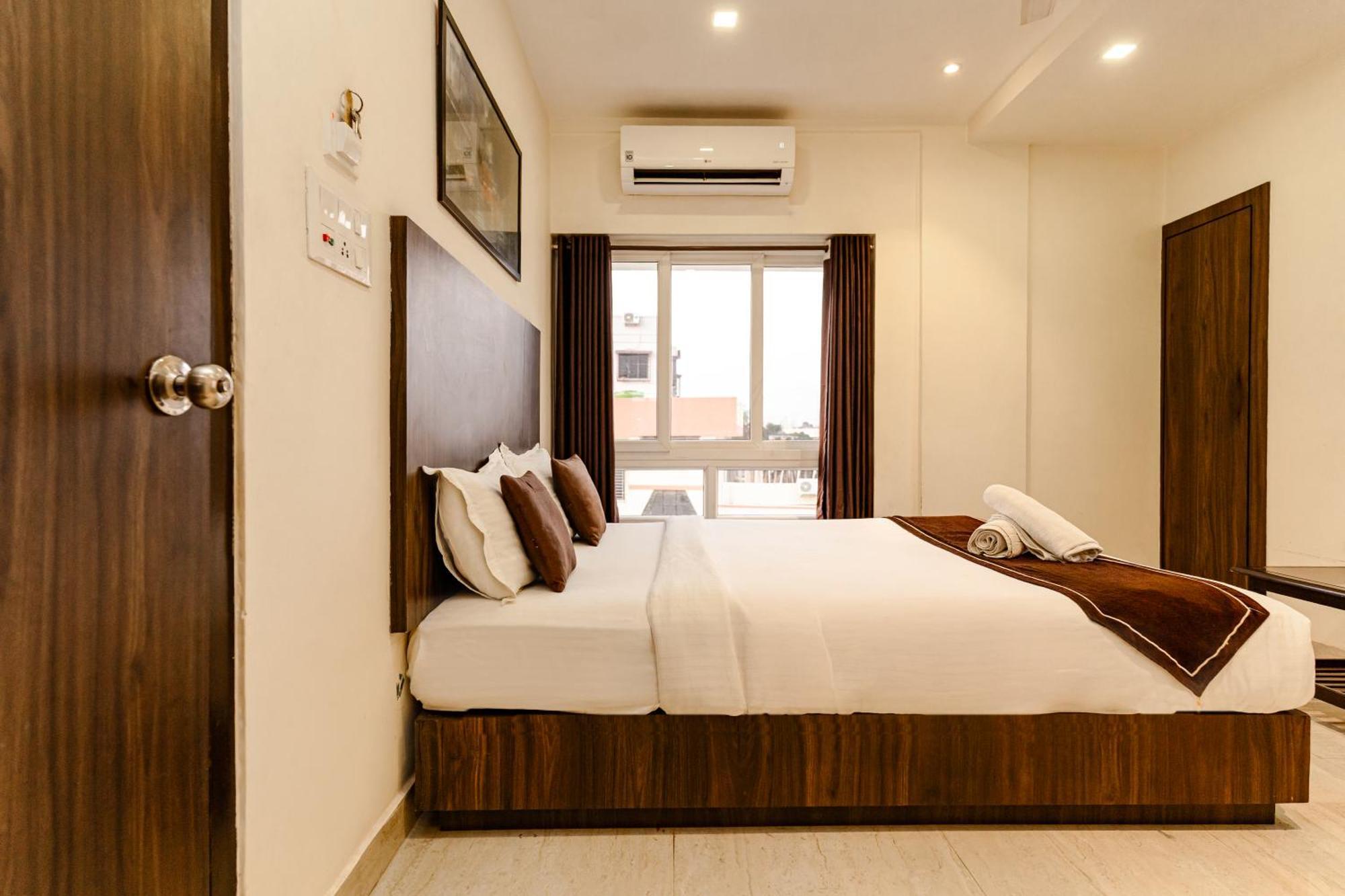 Sheldon Inn Kolkata Bagian luar foto