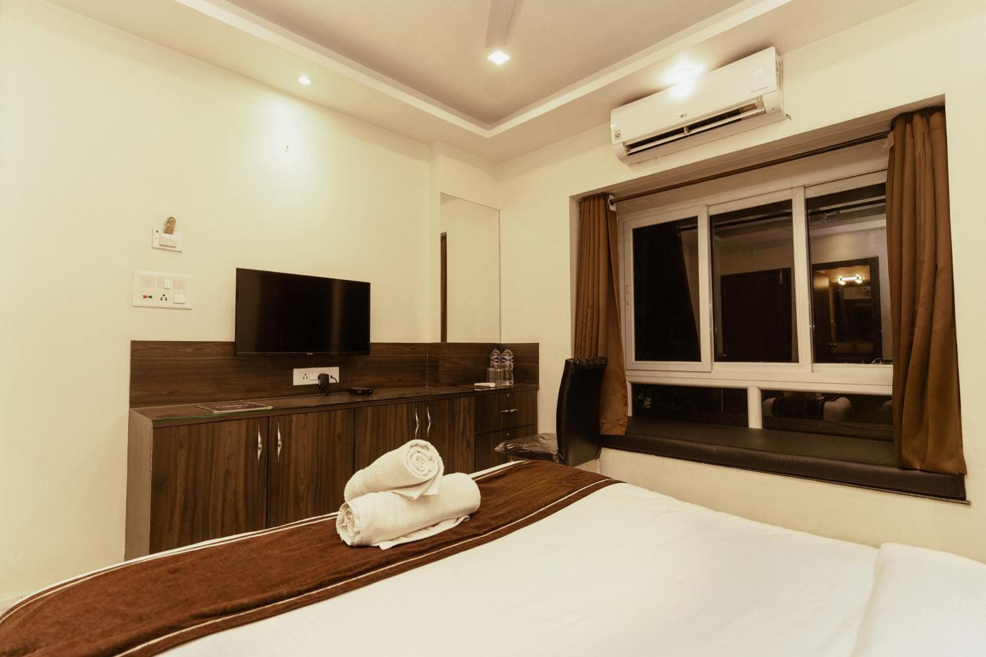 Sheldon Inn Kolkata Bagian luar foto